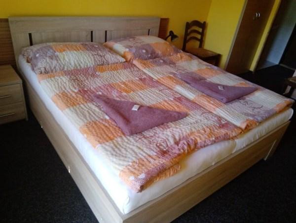 U-Splavu-Kostelec-nad-Orlici-dvouluzkovy-pokoj (5)2.jpg