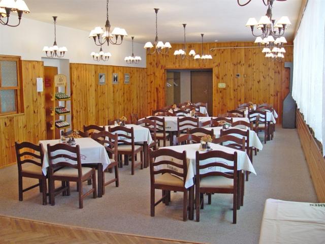 U-Splavu-Kostelec-nad-Orlici-restaurace2.jpg