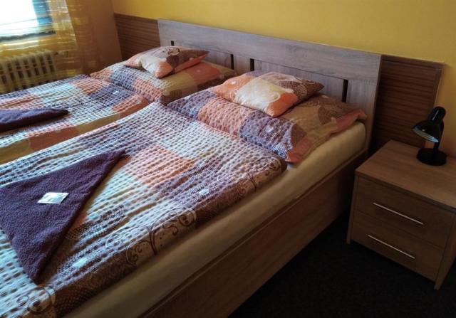 U-Splavu-Kostelec-nad-Orlici-dvouluzkovy-pokoj (3)2.jpg