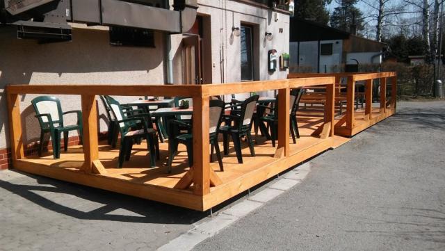 U-Splavu-Kostelec-nad-Orlici-venkovni-terasa (2)2.jpg