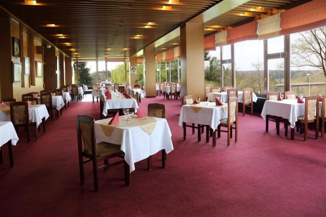 hotel-zvikov-zvikovske-podhradi-jidelna.jpg