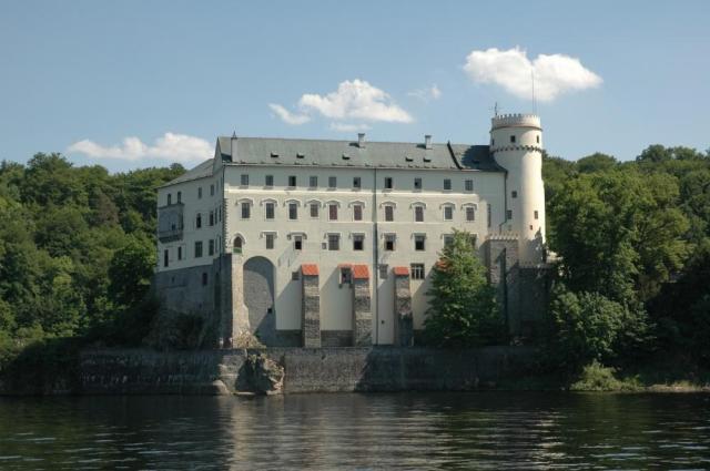 hotel-zvikov-zvikovske-podhradi-zamek-orlik.jpg