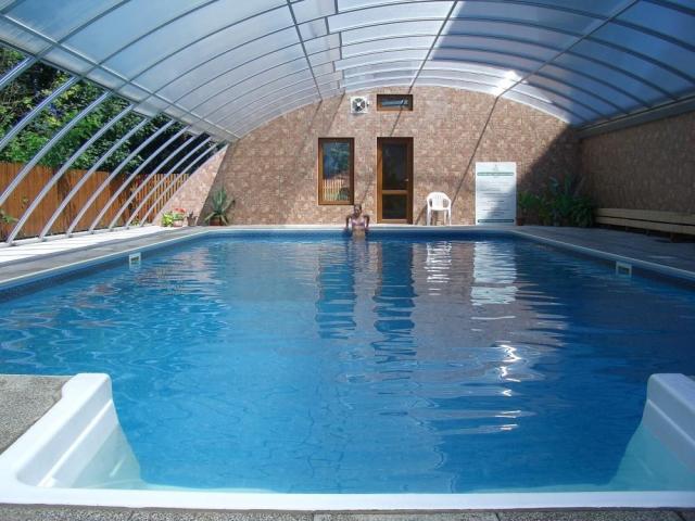 hotel-zvikov-zvikovske-podhradi-hotelovy-bazen.jpg