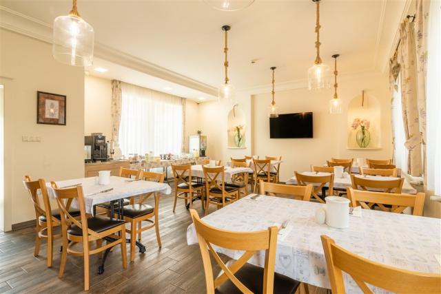 hotel-aquasol-resort-madarsko-mosonmagyarovar-snidanova_restaur