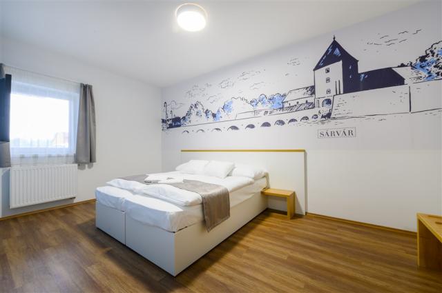 apartmnovy-dum-berill-madarsko-sarvar-apartman-loznice.jpg