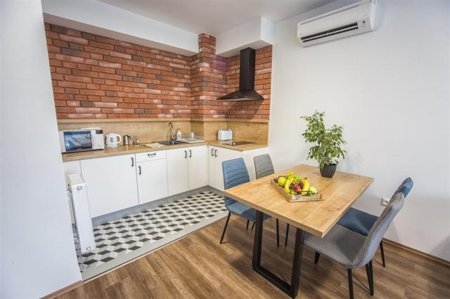 apartmnovy-dum-berill-madarsko-sarvar-apartman-kuchyn (2).jpg