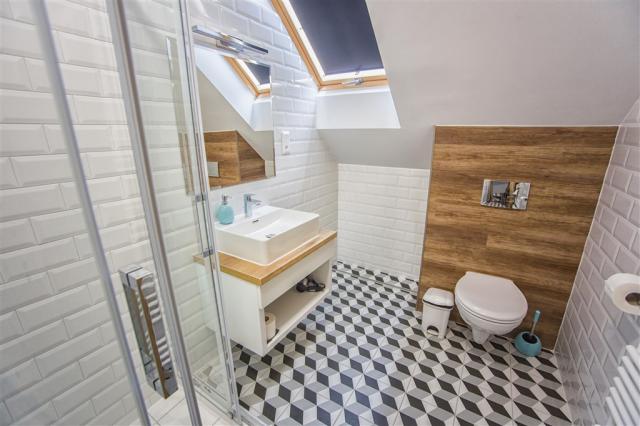 apartmnovy-dum-berill-madarsko-sarvar-apartman-koupelna.jpg