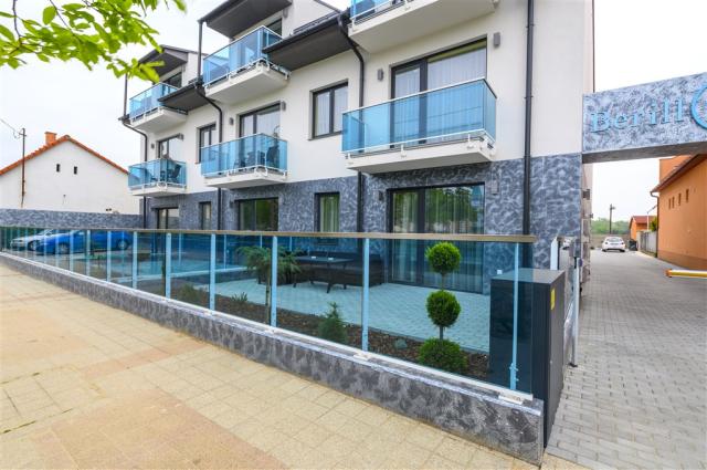 apartmnovy-dum-berill-madarsko-sarvar-pohled-na-apartmanovy-dum