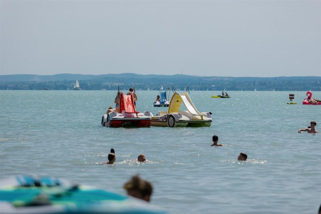 Kemp-Fured-Balatonfured-vodni-atrakce1.jpg
