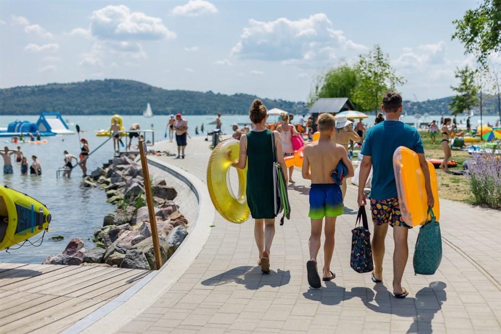 Kemp-Fured-Balatonfured-promenada2.jpg