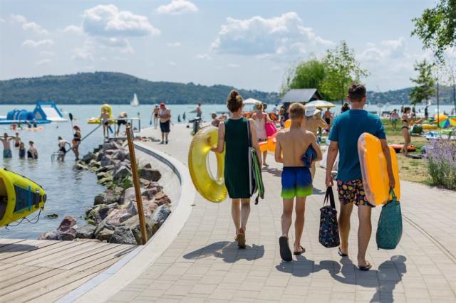 Kemp-Fured-Balatonfured-promenada2.jpg