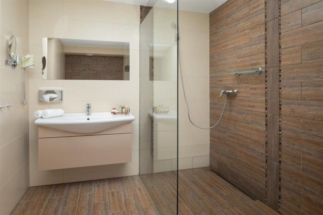 hotel-karos-madarsko-zalakaros-suite-premium-koupelna.jpg