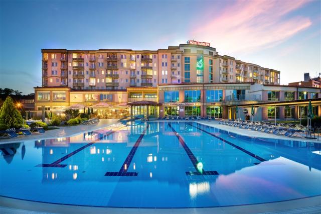 hotel-karos-madarsko-zalakaros-pohled-na-hotel.jpg