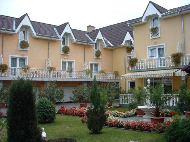 hotel-lidia-wellness-ha04-harkany-exterier.jpg
