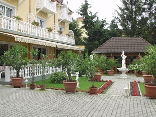 hotel-lidia-wellness-ha04-harkany-exterier-3.jpg