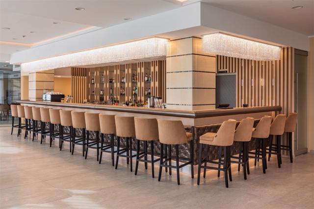 Greenfield-hotel-golf-&-spa-madarsko-lobby-bar (2).jpg
