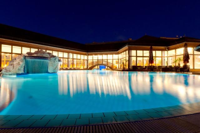 Greenfield hotel golf a spa - venkovni bazen.jpeg