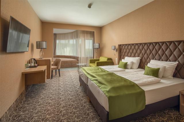 Greenfield-hotel-golf-&-spa-madarsko-prostorny-dvouluzkovy-poko