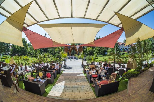 hotel-mendan-magic-spa-wellness-zalakaros-zk09-terasa-s-posezen