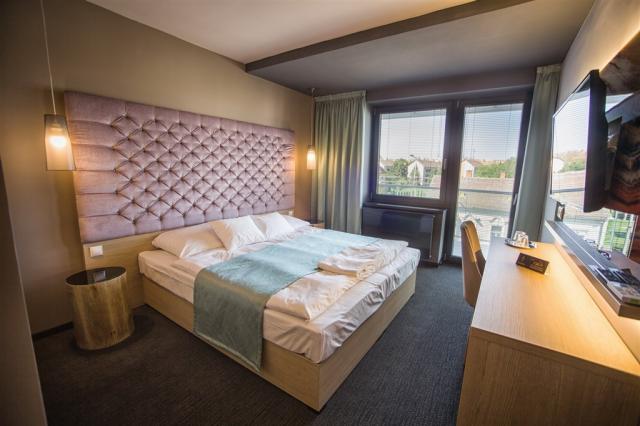 onyx-luxury-aparthotel-madarsko-sarvar-deluxe-dvouluzkovy-pokoj