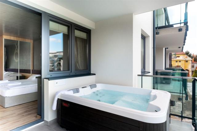 onyx-luxury-aparthotel-madarsko-sarvar-deluxe-dvouluzkovy-pokoj