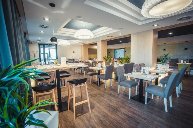 onyx-luxury-aparthotel-madarsko-sarvar-restaurace (2).jpg