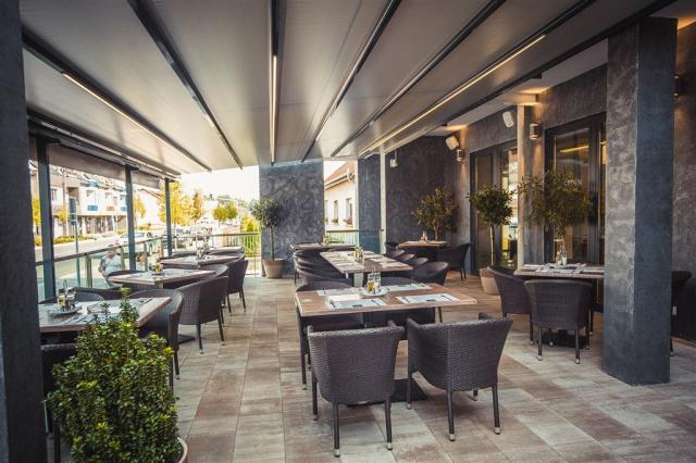 onyx-luxury-aparthotel-madarsko-sarvar-restaurace (3).jpg