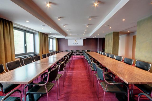onyx-luxury-aparthotel-madarsko-sarvar-konferencni-mistnost.jpg