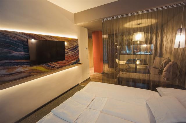 onyx-luxury-aparthotel-madarsko-sarvar-deluxe-apartmán (2).jpg