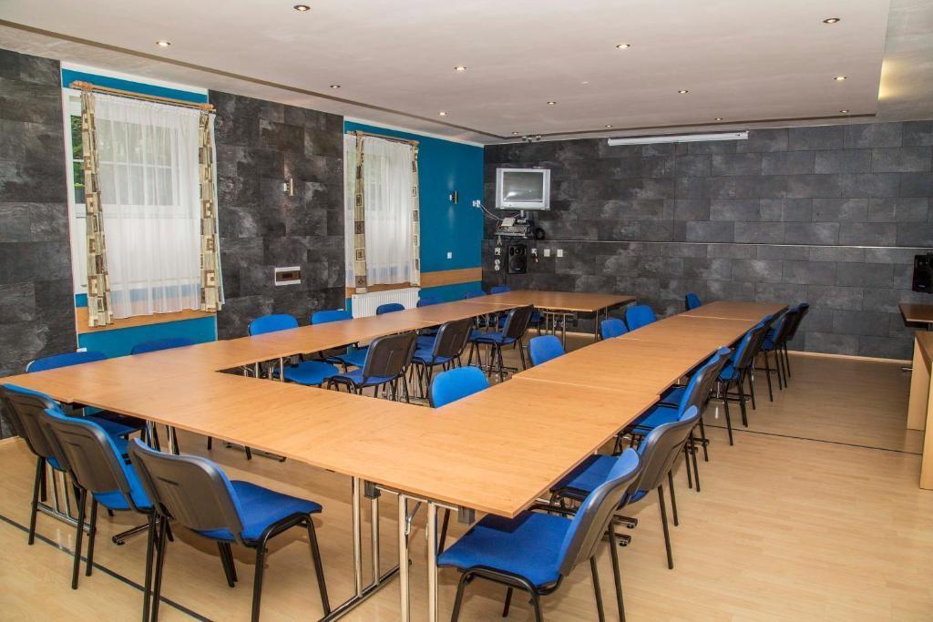 hotel-u-lip-trojanovice-konferencni-mistnost.jpg