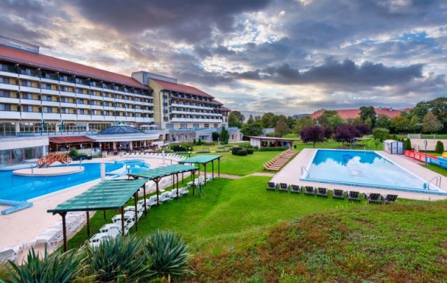 hotel-pelion-madarsko-tapolca-pohled-na-cely-areal (2).jpg