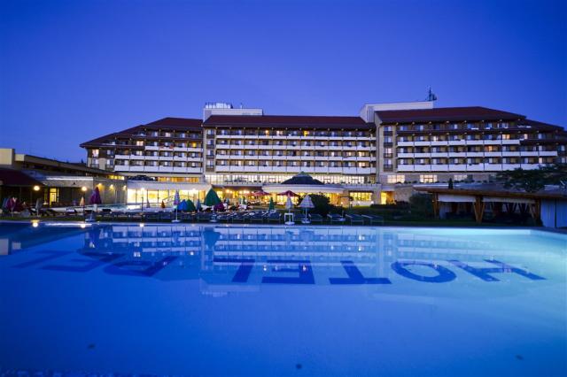 hunguest-hotel-pelion-tapolca-tp01-celkovy-pohled-na-hotel-s-ba