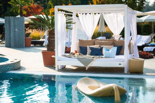 hotel-spirit-madarsko-sarvar-venkovni-bazen-relax.jpg
