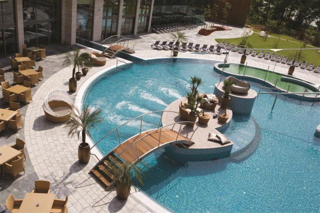 hotel-spirit-madarsko-sarvar-wellness-venkovni-bazen.jpg