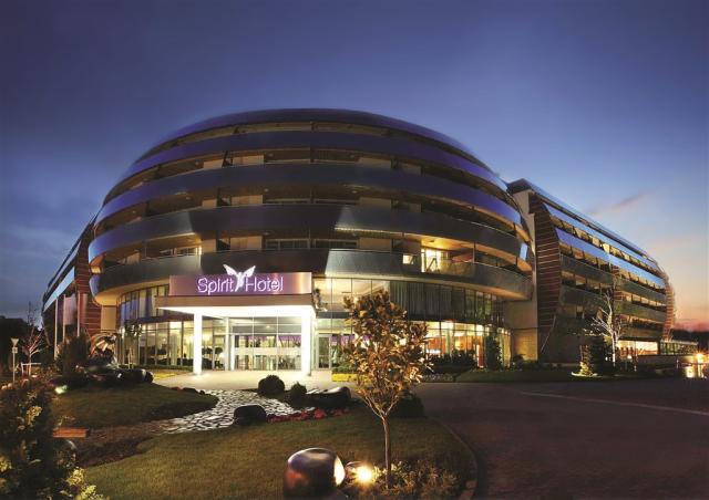 hotel-spirit-madarsko-sarvar-pohled-na-hotel.jpg