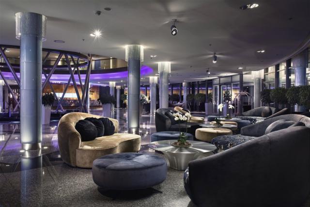 hotel-spirit-madarsko-sarvar-lobby-bar.jpg