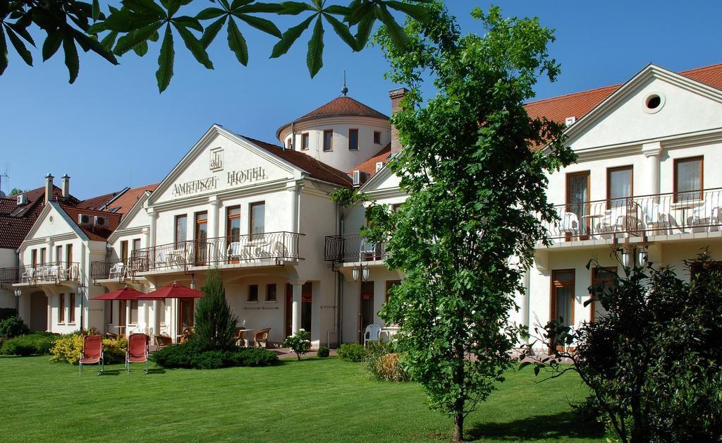 hotel-ametiszt-madarsko-harkany-pohled-na-hotel-2.jpg
