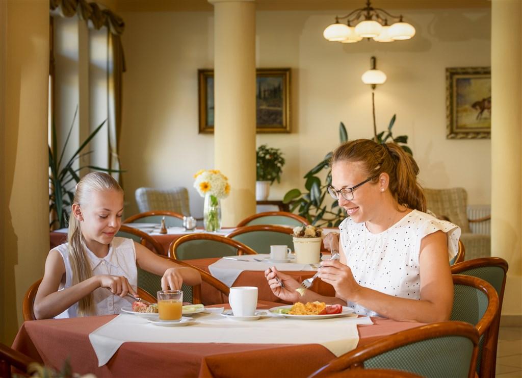 hotel-ametiszt-madarsko-harkany-snidane.jpg
