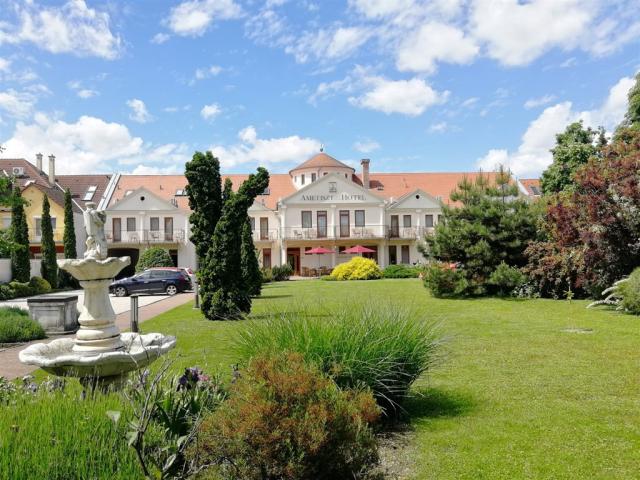 madarsko-harkany-lazne-pohled-na-hotel.jpeg