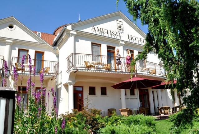 hotel-ametiszt-madarsko-harkany-pohled-na-hotel-1.jpg