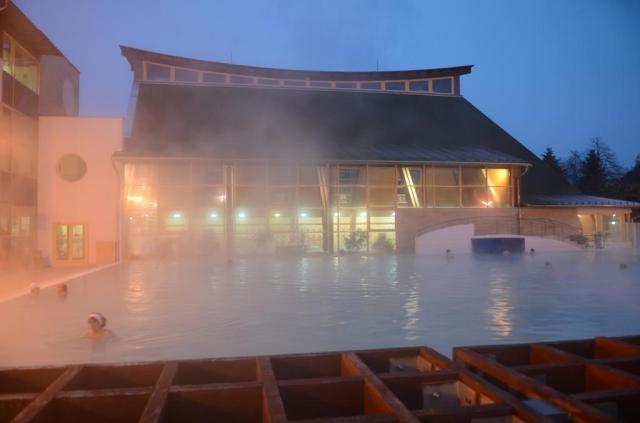 hotel-ametiszt-madarsko-harkany-wellness-termalni-lazne-vecer.j