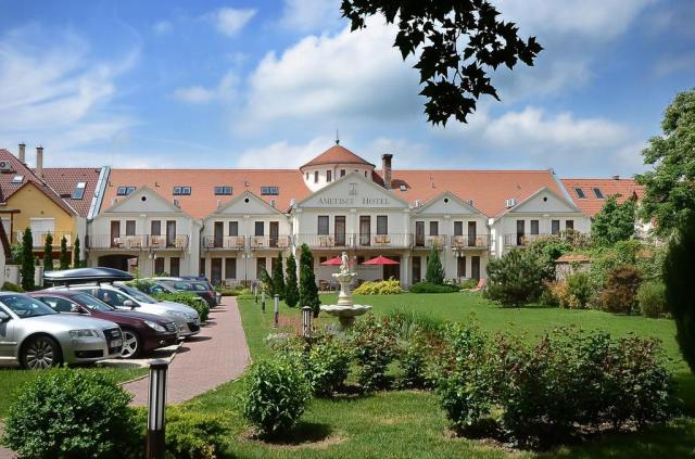 hotel-ametiszt-madarsko-harkany-pohled-na-hotel.jpg