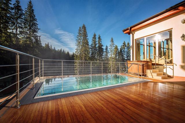 hotel-druzba-slovensko-jasna-wellness-venkovni-bazen.jpg
