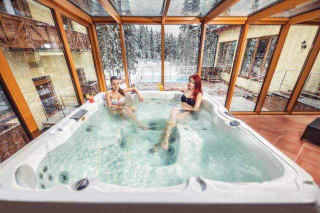 hotel-druzba-slovensko-jasna-wellness-virivka (2).jpg