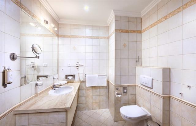 grandhotel-slovensko-stary-smokovec-dvouluzkovy-pokoj-standard-