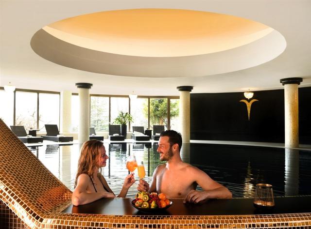 grandhotel-slovensko-stary-smokovec-wellness-bazen-bar.jpg