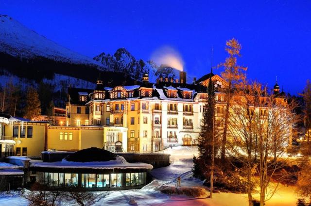 grandhotel-slovensko-stary-smokovec-pohled-na-hotel-v-zime (2).