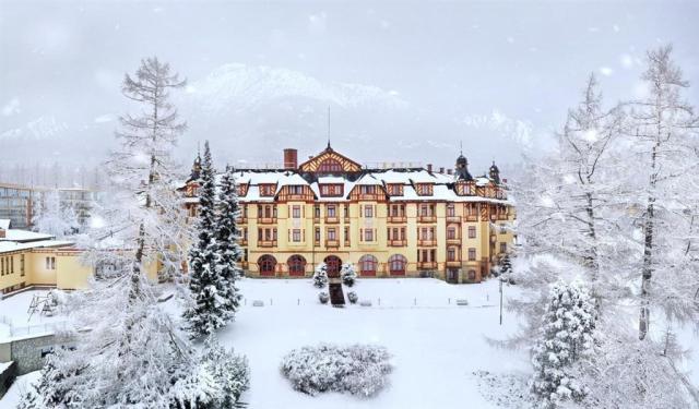 grandhotel-slovensko-stary-smokovec-pohled-na-hotel-v-zime.jpg