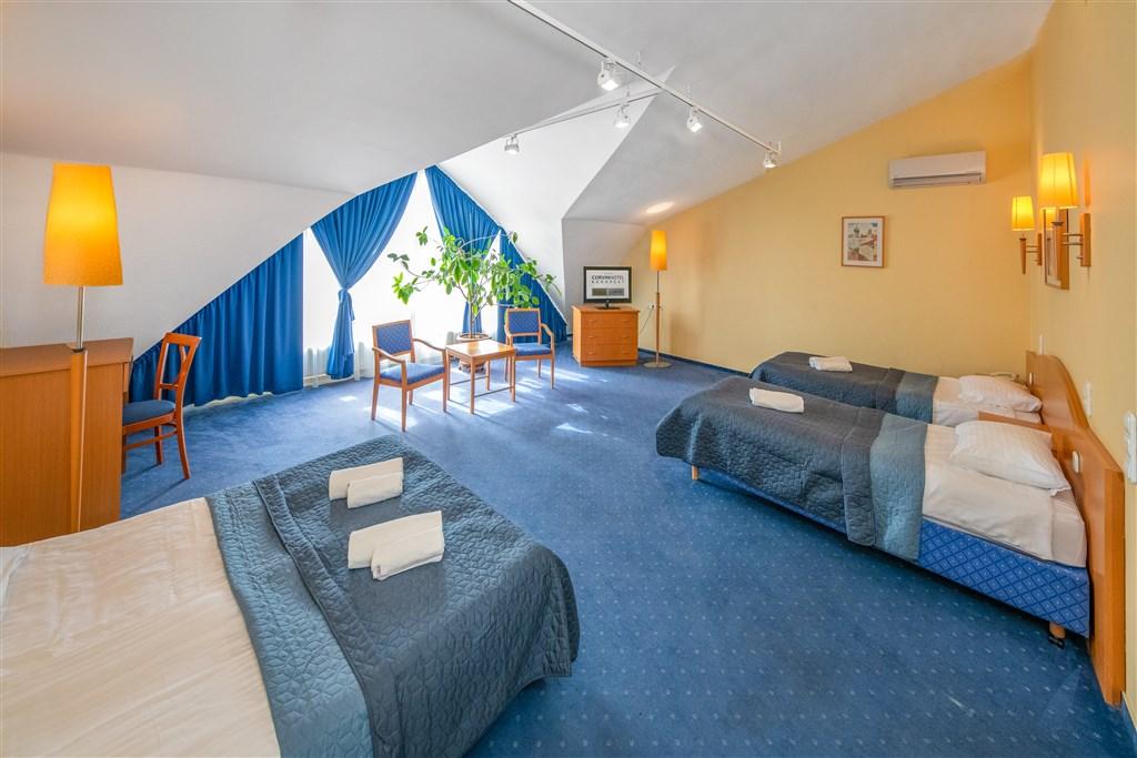 hotel-corvin-budapest-sisi-wing-rodinny-pokoj.JPG
