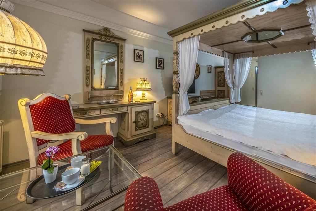 hotel-corvin-budapest-romantic-sisi-room.jpg